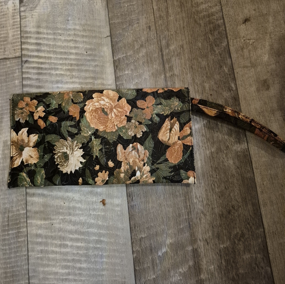 Kimchi Blue Tapestry‎ Vinyl Floral Clutch Bag